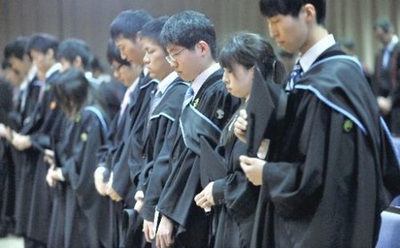 东京大学简化毕业典礼 仅有12名代表参加-日本