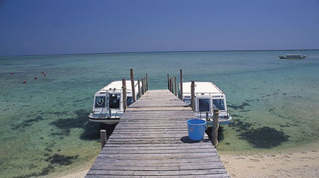 搭乘玻璃船的最佳地点 冲绳县南城市的新原海