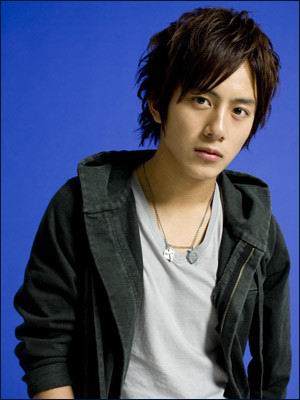 电视剧开拍 真人版工藤新一摄影棚庆生