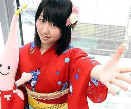 小林香菜宣传东京塔夏日活动 红色浴衣造型可