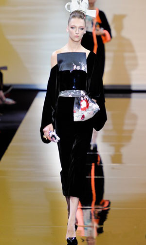 惊艳巴黎时装周 阿玛尼2011<em>和服</em>元素秋冬<em>女装</em>