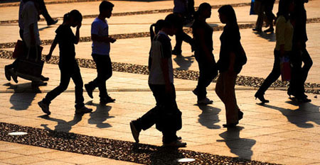 日本各地拉响高温警报 酷暑天气标志着盛夏的