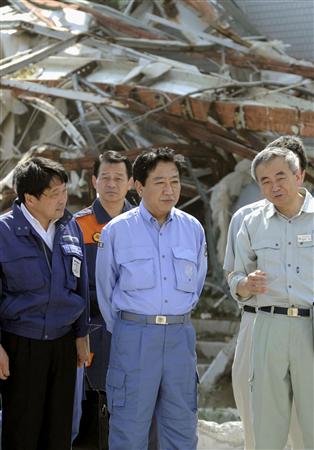 日本首相野田佳彦首次视察宫城岩手地区地震灾情