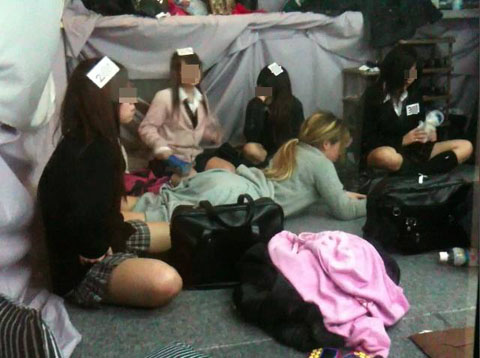 探秘日本女<em>高中生</em>见学俱乐部 女生展露内裤太