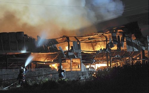 爱知县塑料工厂发生火灾 警方疏散周边居民-日