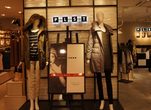 优衣库MARCHE巴黎春天银座店开业 聚集5大