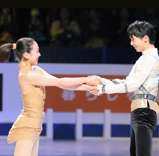 浅田真央是否退役仍未定表演赛携手羽生结弦献精彩演出