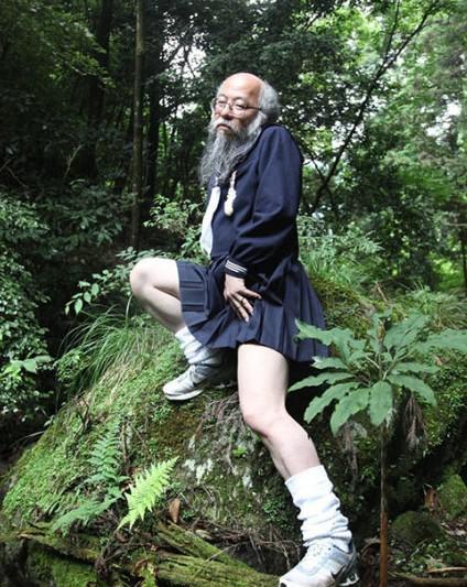 日本水手服爷爷让人狂吐网友太没节操