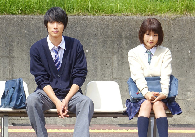 电影《闪烁的爱情》热卖 福士苍汰有村纯架羞涩靠肩