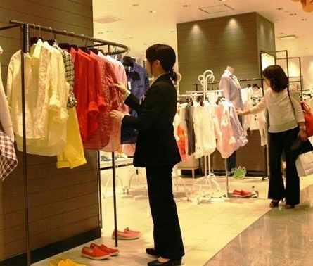 日本家庭消费支出连续12个月同比减少-日本经