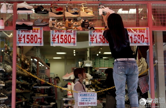 日本家庭户均消费支出连跌13个月-日本经济_日