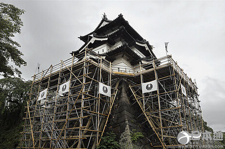 弘前城石墙将接受大修 大量民众前来观看