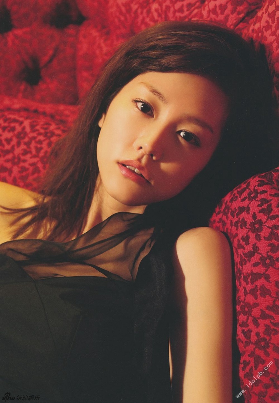 日女星桐谷美玲性感写真姿势撩人秀美腿