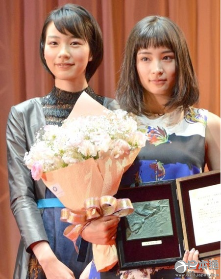 海街日记广濑铃获新人奖能年玲奈颁奖送祝福