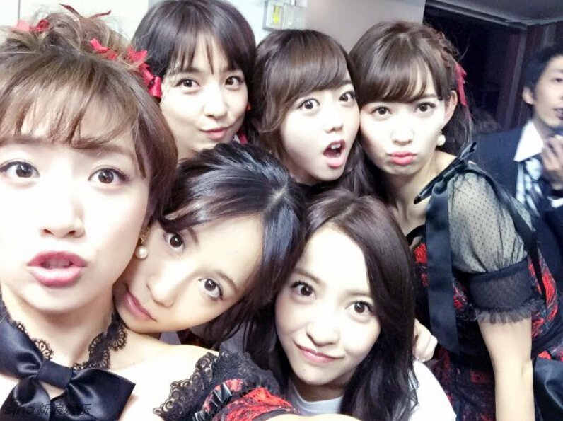小嶋阳菜,高桥南,峯岸南,指原莉乃,松井珠理奈等与已毕业成员前田敦子