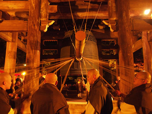 日本过新年,为何喜欢敲钟108次?-日本文化_日