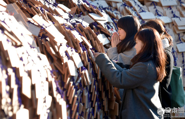 日本高考正式开考 考生挂绘马祈祷金榜题名