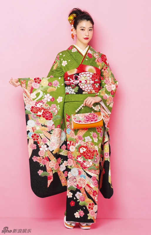 日本嫩模三吉彩花和服写真曝光 气质优雅