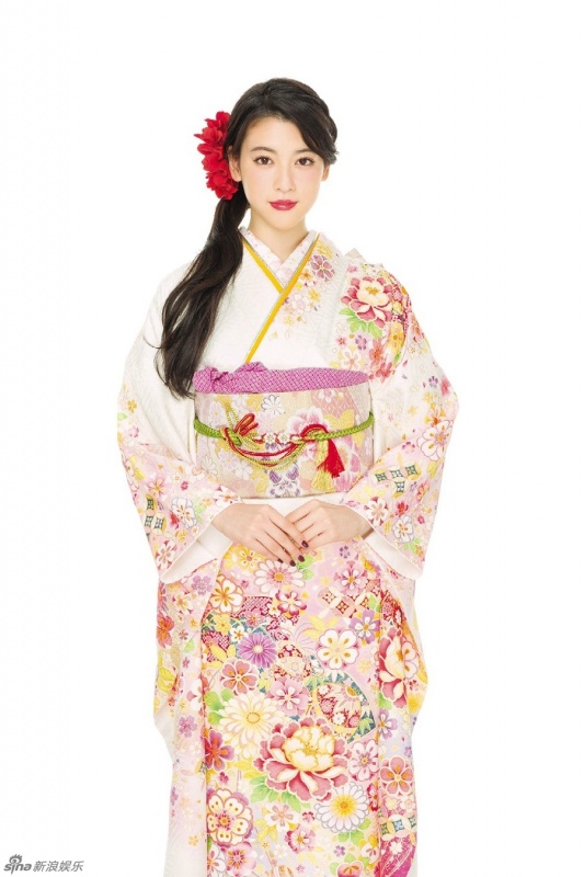 日本嫩模三吉彩花和服写真曝光 气质优雅