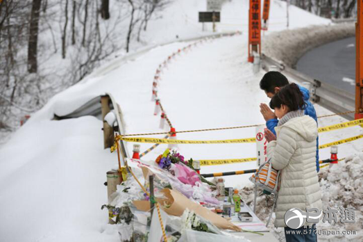 日本滑雪巴士坠崖续报 事故发生时超速&挂空档