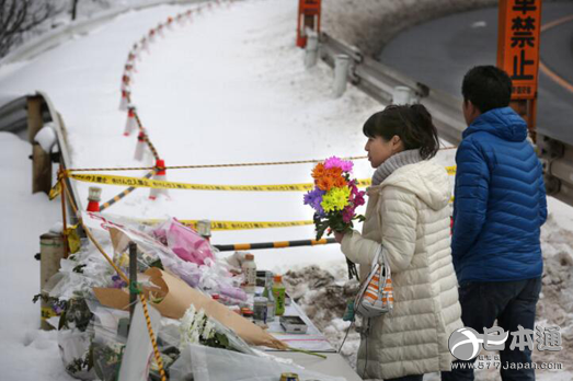 日本滑雪巴士坠崖续报 事故发生时超速&挂空档