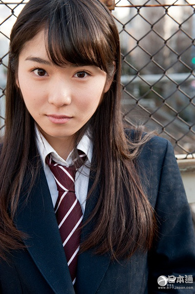 日本次世代女演员松冈茉优迎21岁生日