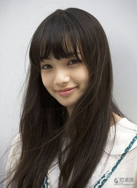 日本年轻女演员小松菜奈迎来20岁生日