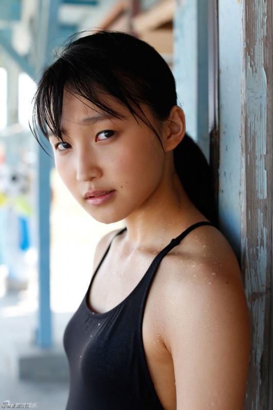 日本17岁单眼皮萝莉清新阳光甜美可爱
