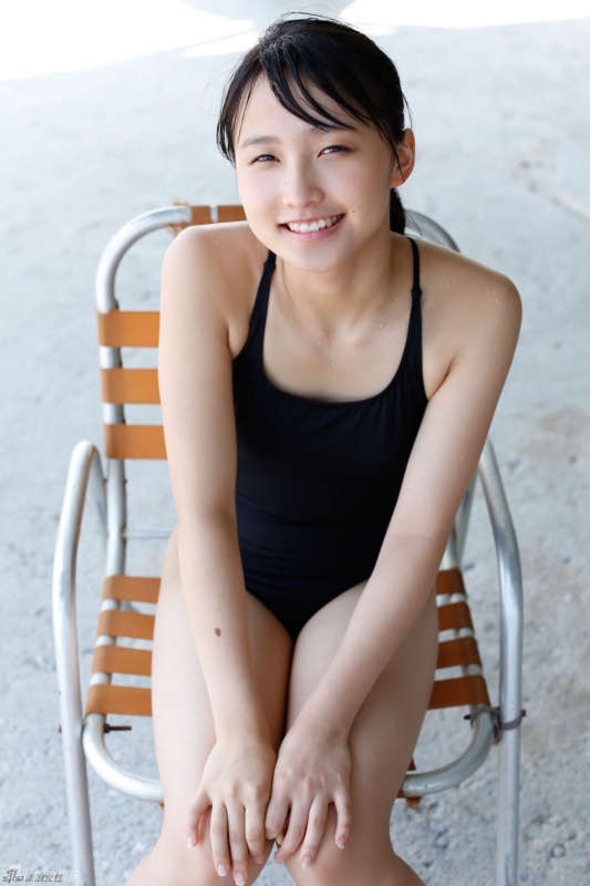 日本17岁单眼皮萝莉清新阳光甜美可爱