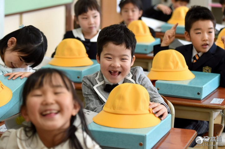 东京大部分公立小学举行开学典礼
