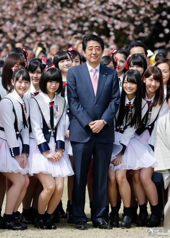 【多图】安倍首相与日本美少女一起赏花