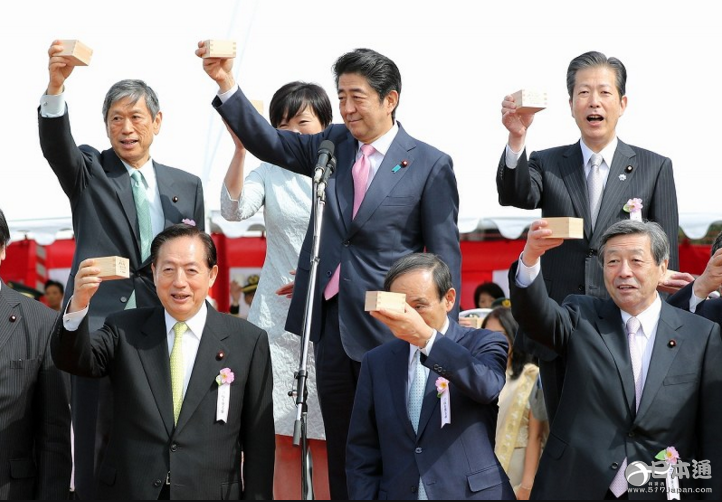 【多图】安倍首相与日本美少女一起赏花