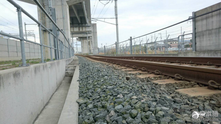 九州新干线高架桥上因地震出现多处裂痕-日本