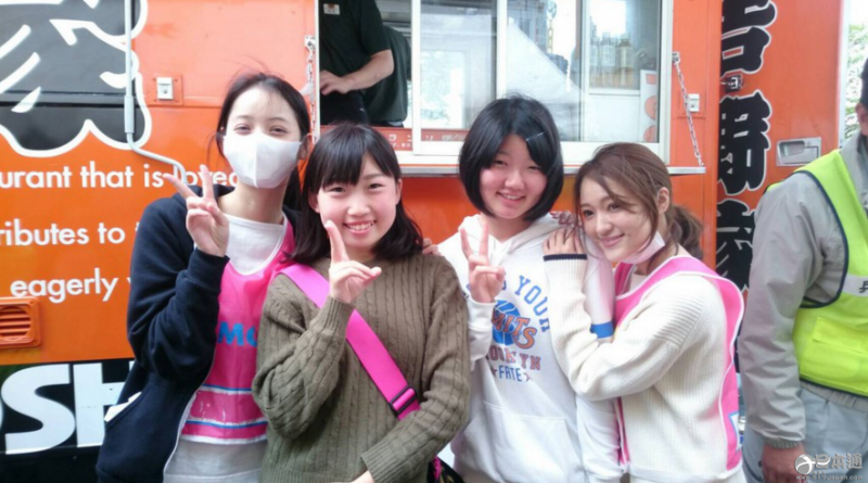 日本女星佐佐木希赴熊本亲自为灾民分发食物