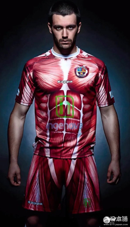 西班牙球队推出肌肉球衣 遭吐槽像“进击的巨人”