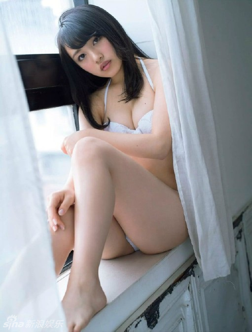 日本女星胸器半露尺度大 翘臀姿势惹火