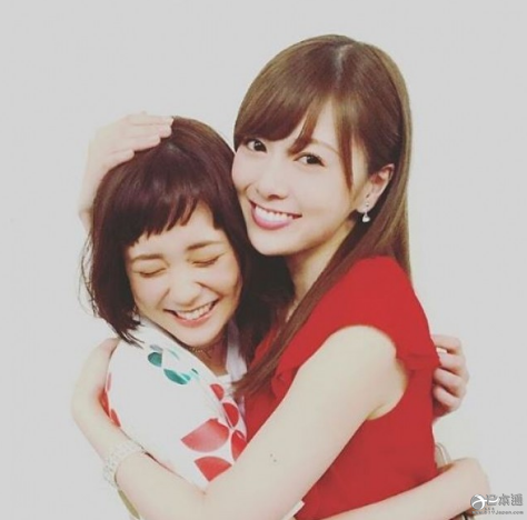 大原樱子、白石麻衣拥抱双人照 可爱得受不了 大原樱子、白石麻衣拥抱双人照 可爱得受不了