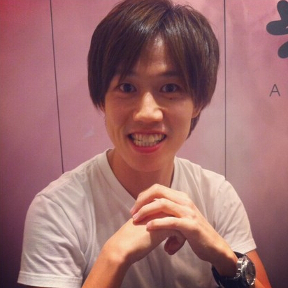 日男星沦落酒吧扫厕所 曾骗老婆下海卖淫-日本