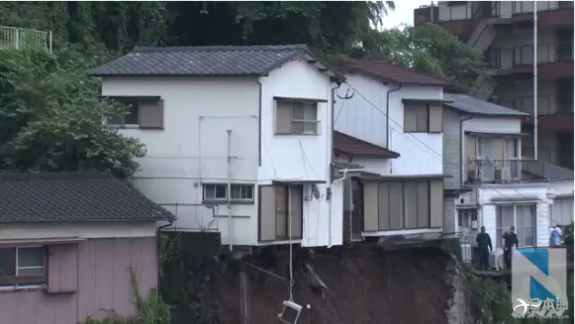 长崎市某住宅密集区沙石滑坡 被埋男性重伤