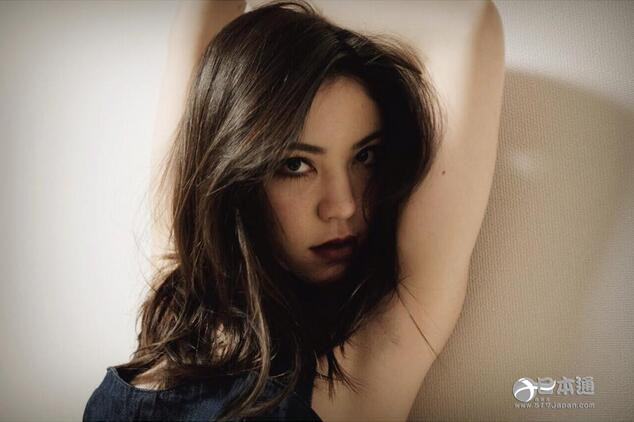 今秋必备黑色口红,不一样的性感你值得拥有!-日