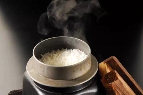 竹炭、酒、蜂蜜…日本人的10个做饭技巧，这么不走寻常路？！
