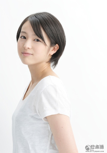 日本清纯女演员清野菜名迎22岁生日