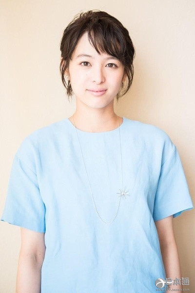 日本清纯女演员清野菜名迎22岁生日