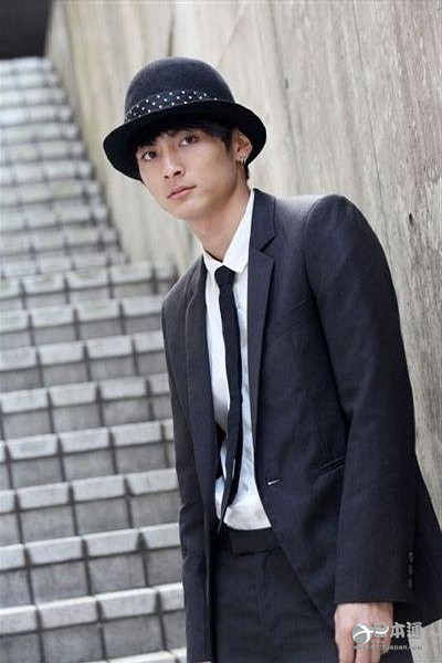 日本男演员高良健吾迎来29岁生日