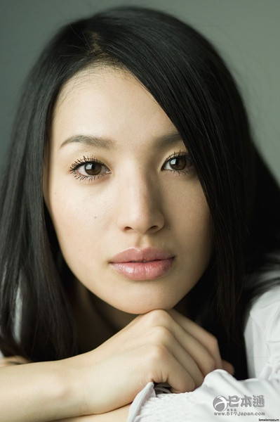 日本影视演员、模特芦名星迎33岁生日
