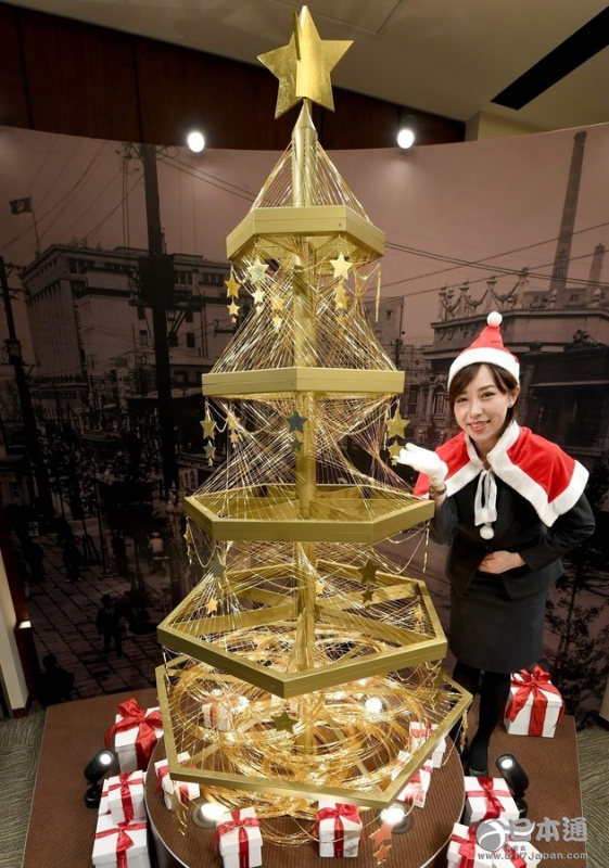日本推出2米高纯金圣诞树 售价高达2亿日元