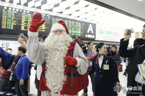圣诞老人抵达日本 将访问熊本地震灾区等地