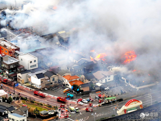 日本新潟县特大火灾：8人受伤150栋房屋被烧