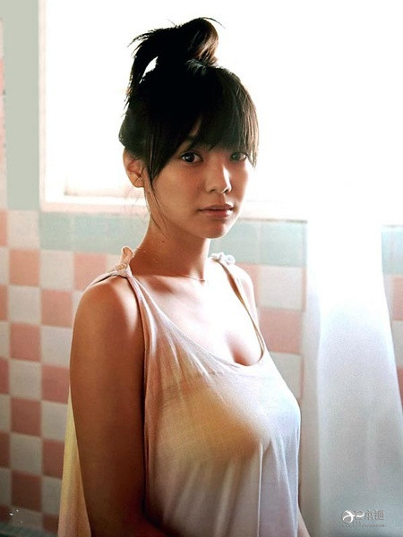 日本女演员仓科加奈迎来29岁生日