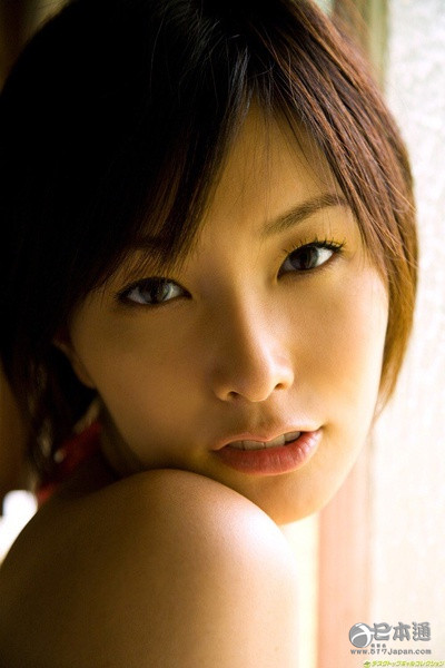 日本女艺人长泽奈央迎来33岁生日